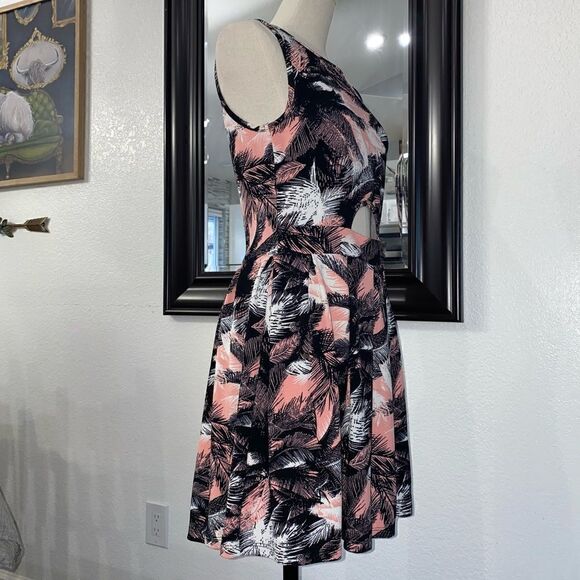 Sorad Women's Stunning Belly Cut out Dress Palm Leaves| Size L - Picture 7 of 13